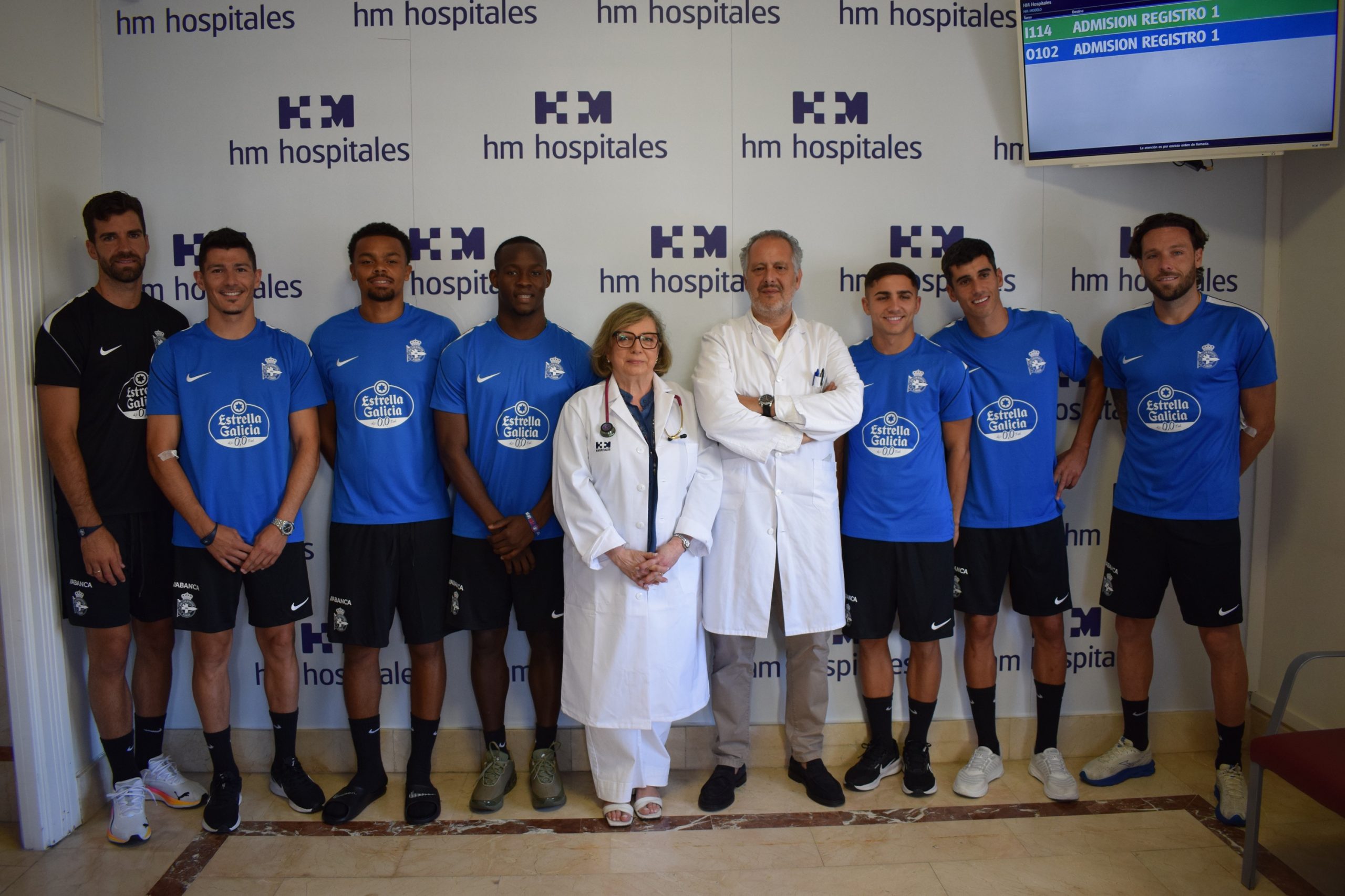 Equipo médico y jugadores del RC Deportivo